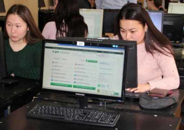 Казахстанских школьников начнут обучать основам электронного правительства