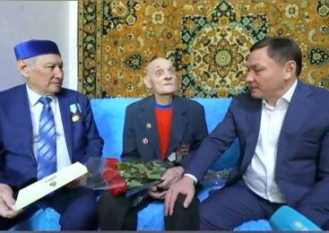 Единственного ветерана ВОВ в Кокшетау поздравили с Днём Победы