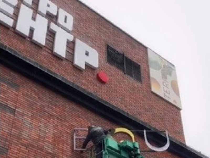 <?php echo esc_attr( get_the_title() ) ?>