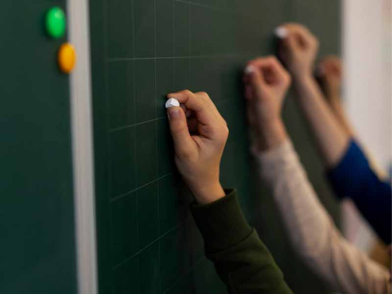 <?php echo esc_attr( get_the_title() ) ?>