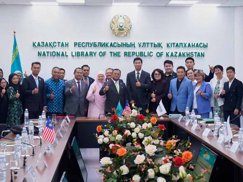 <?php echo esc_attr( get_the_title() ) ?>