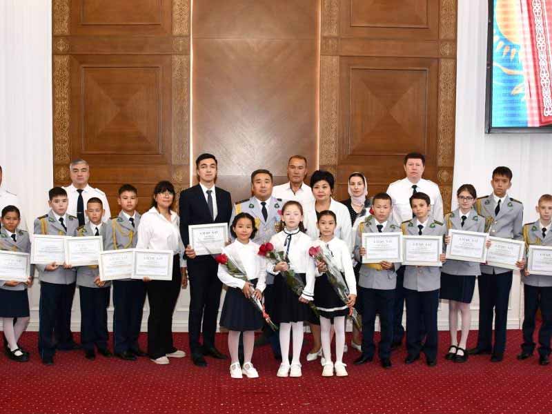 <?php echo esc_attr( get_the_title() ) ?>