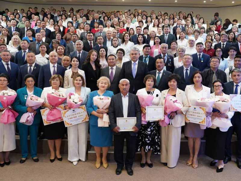 <?php echo esc_attr( get_the_title() ) ?>