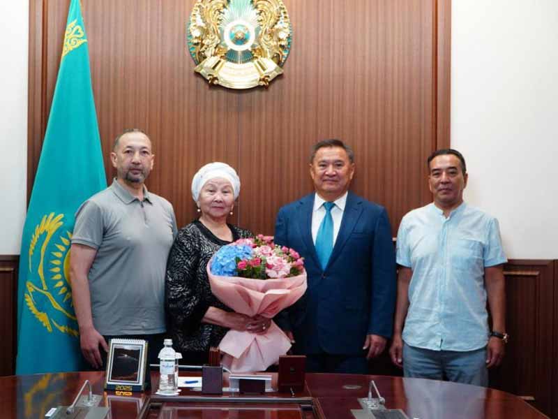 <?php echo esc_attr( get_the_title() ) ?>