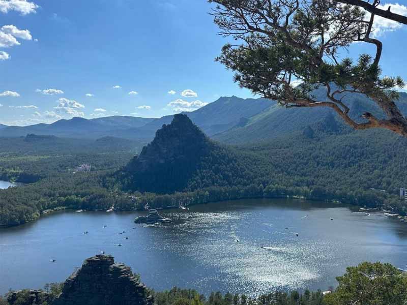 <?php echo esc_attr( get_the_title() ) ?>