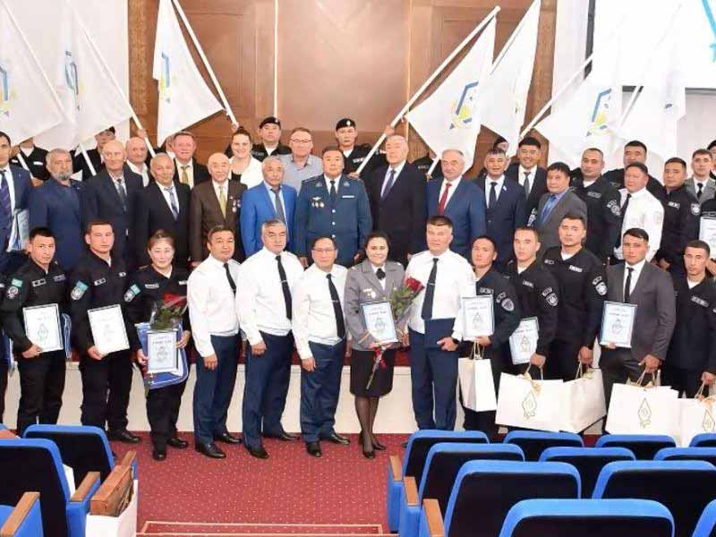 <?php echo esc_attr( get_the_title() ) ?>