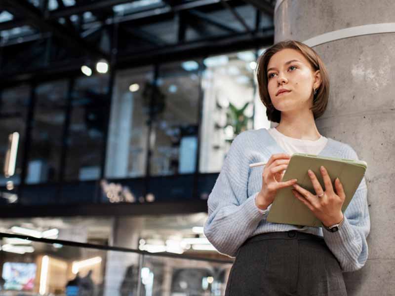 <?php echo esc_attr( get_the_title() ) ?>