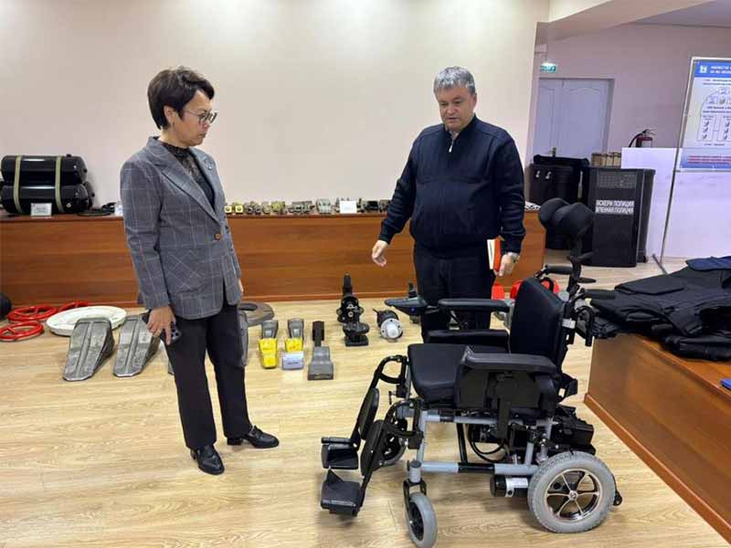 <?php echo esc_attr( get_the_title() ) ?>