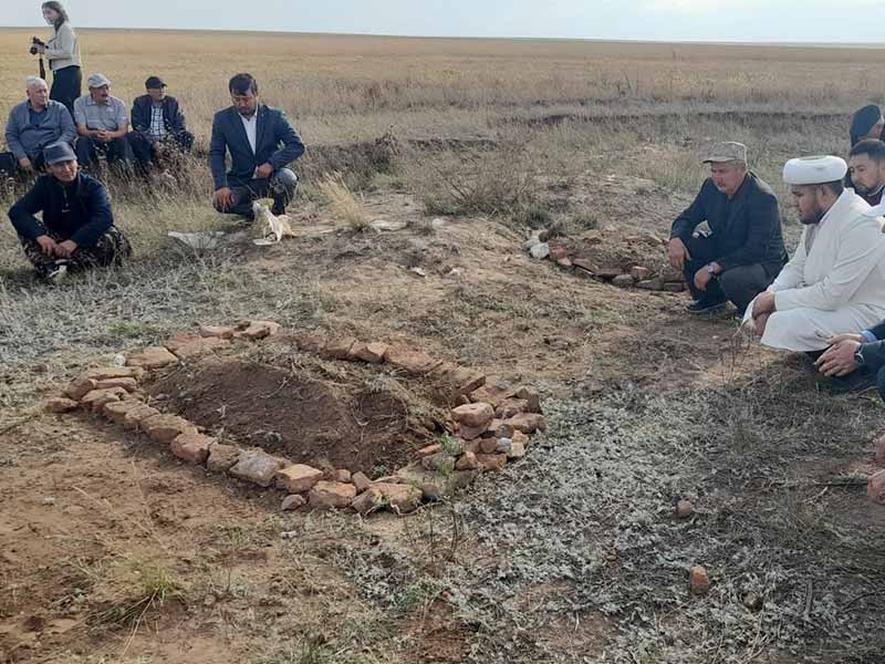 <?php echo esc_attr( get_the_title() ) ?>