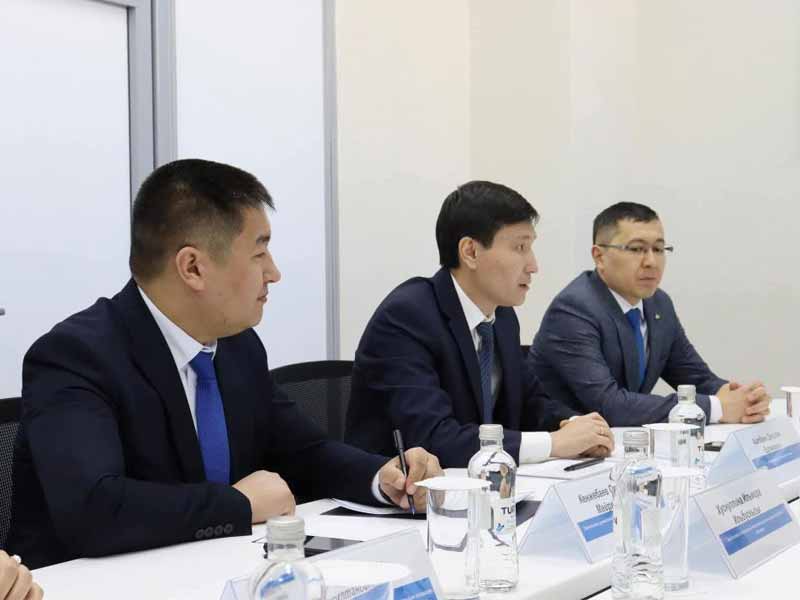 <?php echo esc_attr( get_the_title() ) ?>