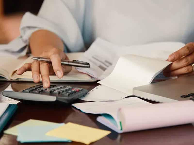 <?php echo esc_attr( get_the_title() ) ?>