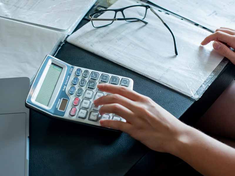 <?php echo esc_attr( get_the_title() ) ?>