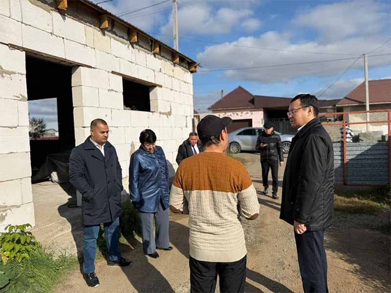 <?php echo esc_attr( get_the_title() ) ?>