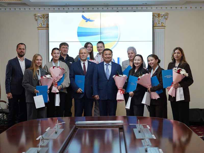 <?php echo esc_attr( get_the_title() ) ?>