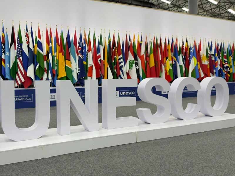 <?php echo esc_attr( get_the_title() ) ?>