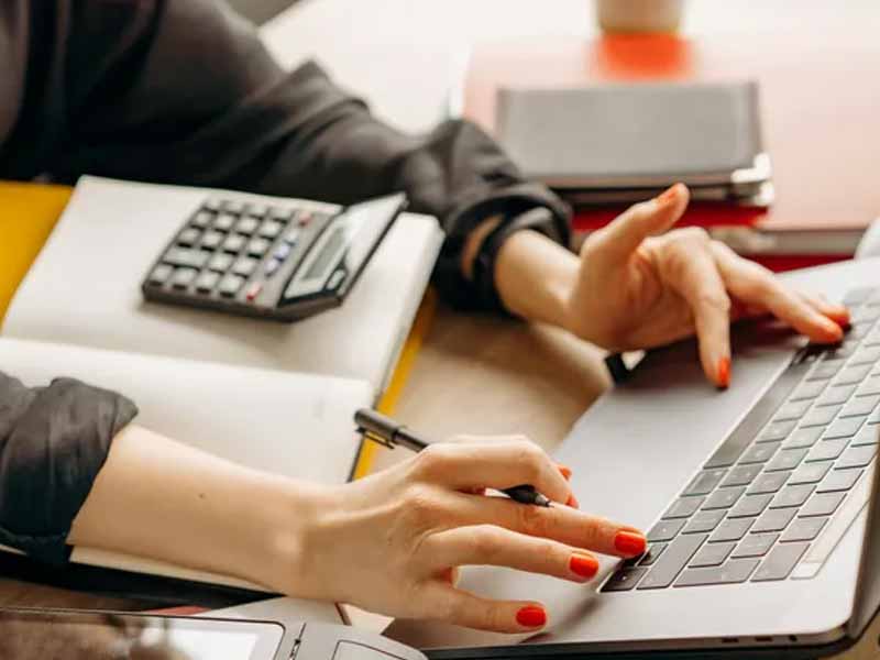 <?php echo esc_attr( get_the_title() ) ?>