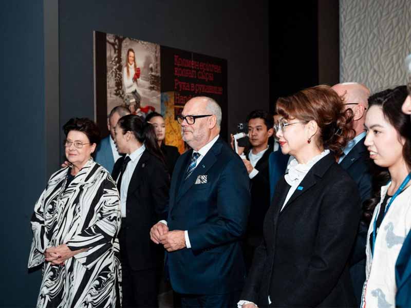 <?php echo esc_attr( get_the_title() ) ?>