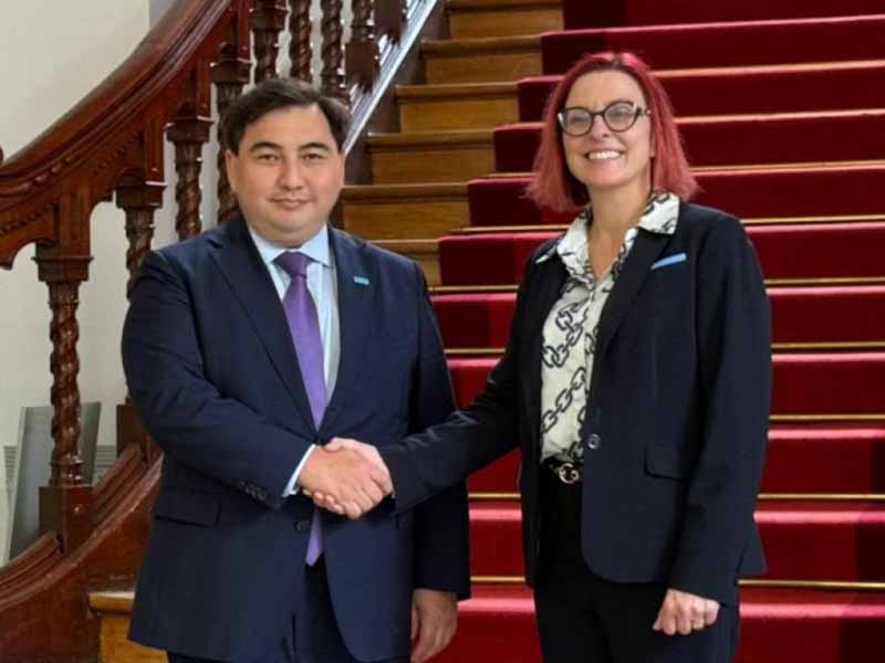 <?php echo esc_attr( get_the_title() ) ?>