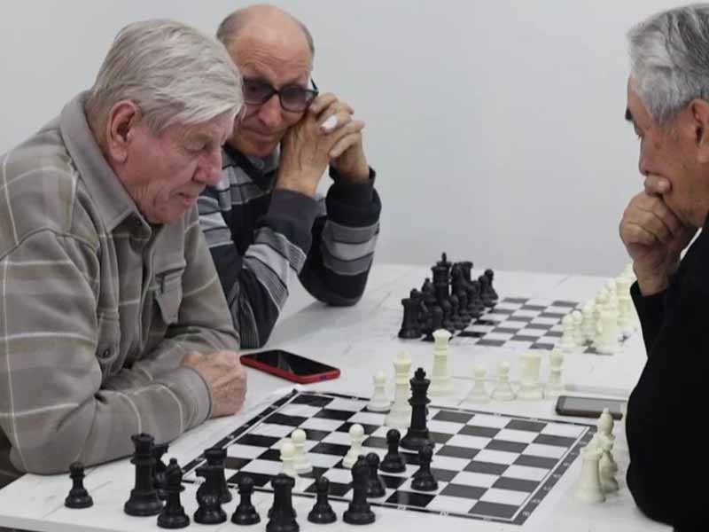 <?php echo esc_attr( get_the_title() ) ?>