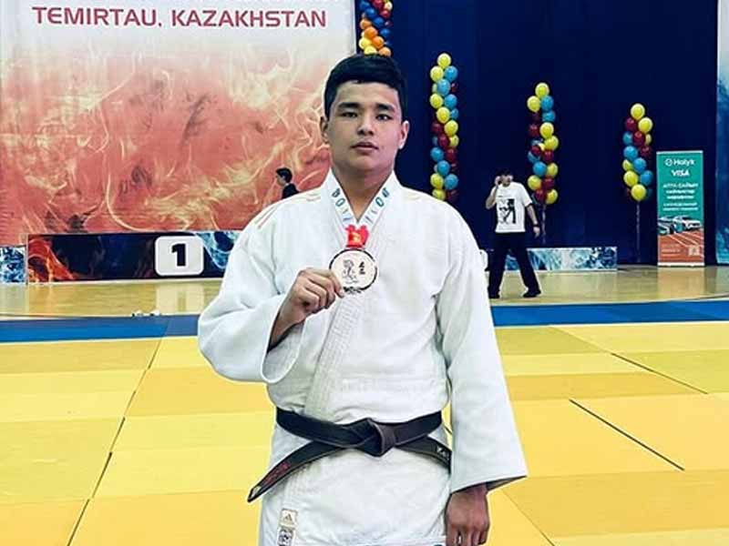 <?php echo esc_attr( get_the_title() ) ?>