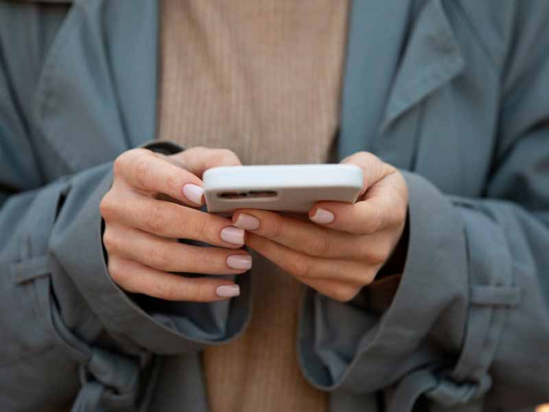 <?php echo esc_attr( get_the_title() ) ?>