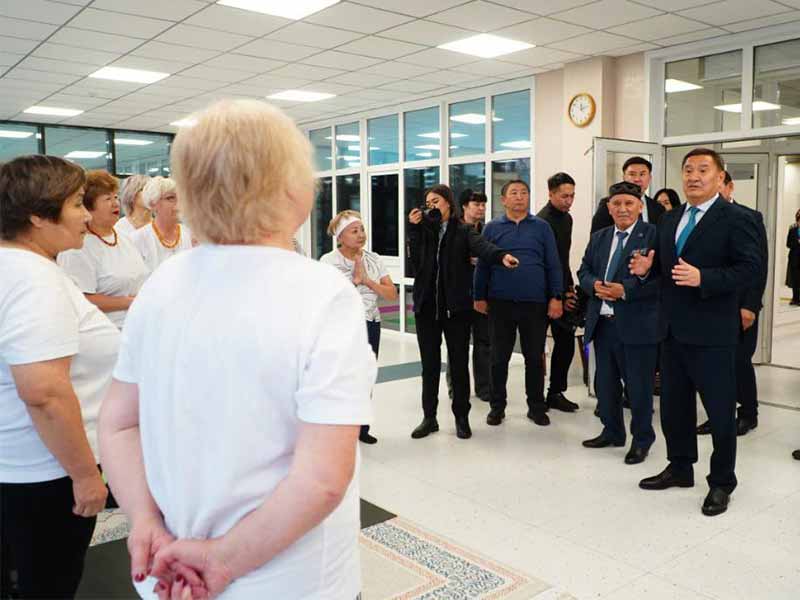 <?php echo esc_attr( get_the_title() ) ?>