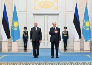 В Акорде проходит официальная церемония встречи Президента Эстонии Алара Кариса