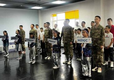 В Астане прошли семейные военно-спортивные соревнования «Отец и сын – в одном строю»