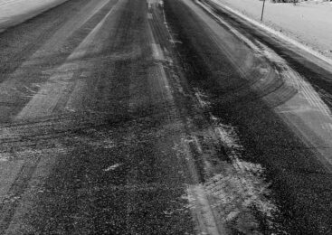 Тело мужчины обнаружили на трассе в Акмолинской области