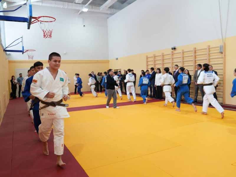 <?php echo esc_attr( get_the_title() ) ?>