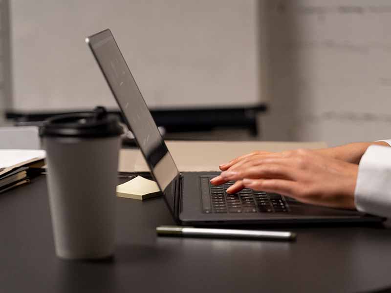 <?php echo esc_attr( get_the_title() ) ?>