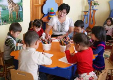 В Казахстане 41 тысяча педагогов получат надбавки от 30% до 50% за квалификационную категорию