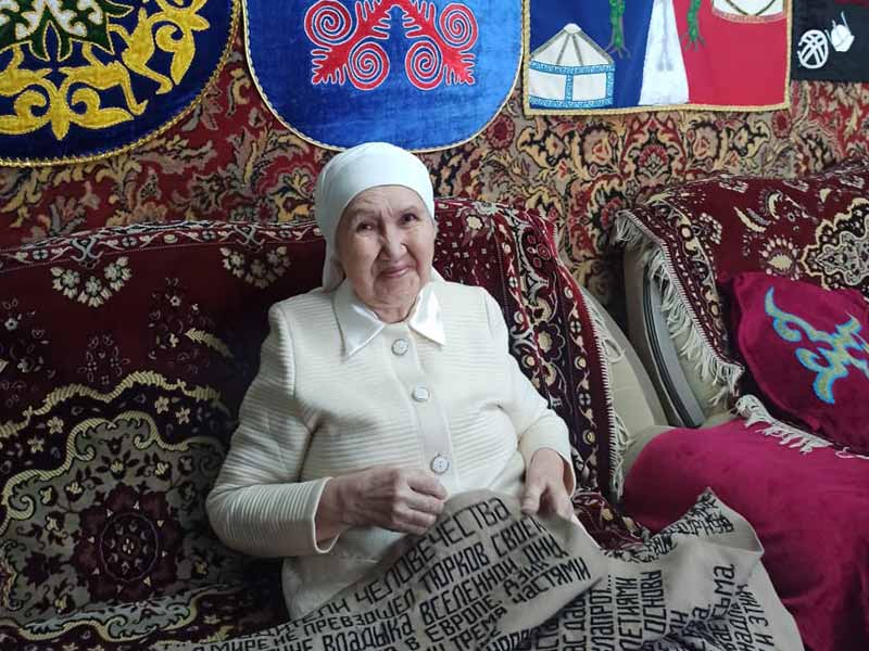 <?php echo esc_attr( get_the_title() ) ?>