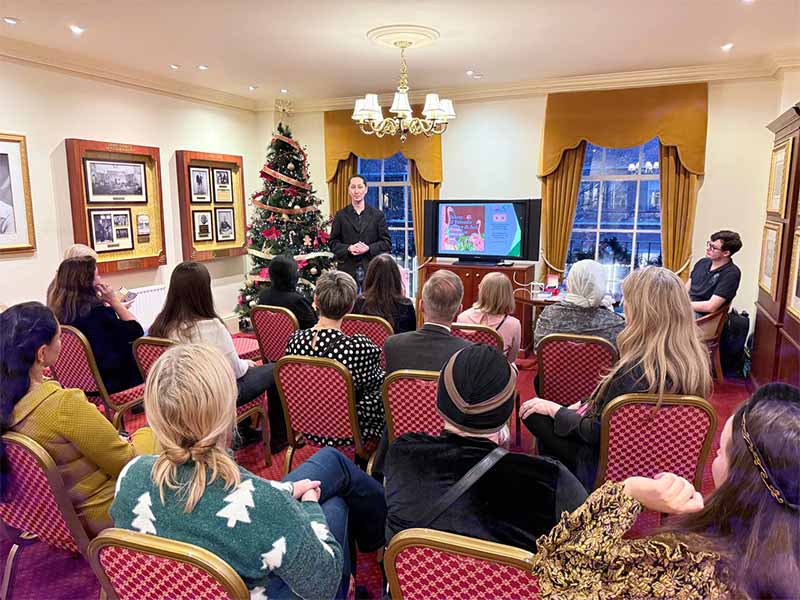 <?php echo esc_attr( get_the_title() ) ?>