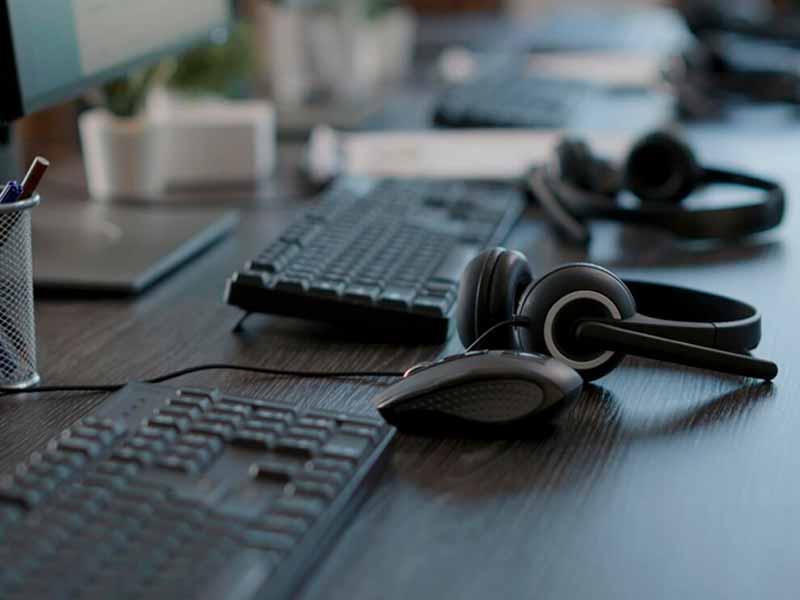 <?php echo esc_attr( get_the_title() ) ?>