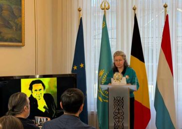 Произведения Мукагали Макатаева прозвучали на французском и нидерландском языках (видео)