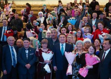 В Кокшетау вручили ключи от 125 квартир очередникам категории СУСН