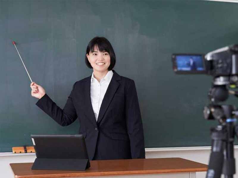 <?php echo esc_attr( get_the_title() ) ?>