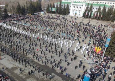 Рекордное число танцоров исполнили қара жорға в г. Кокшетау