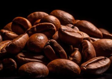 Новая волна подорожания: оптовики подняли цены на мясо и кофе