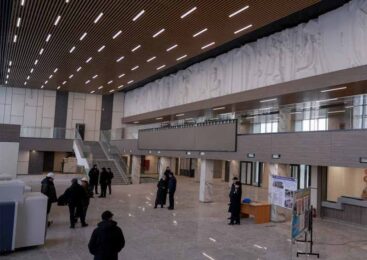 Олжас Бектенов проверил ход модернизации ж/д вокзала Кокшетау