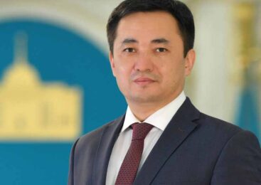 Глава государства лично работал над текстом новой Конституции — Айбек Дадебай