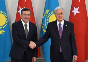 Глава государства принял Вице-президента Турции Джевдета Йылмаза