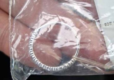 В Кокшетау работница клининговой фирмы подозревается в краже золотого кольца с бриллиантом