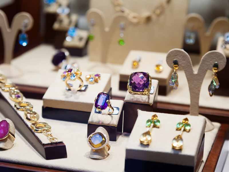 <?php echo esc_attr( get_the_title() ) ?>