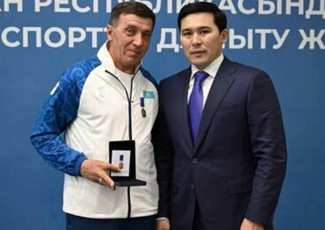 Акмолинских спортсмена и тренера отметили госнаградами