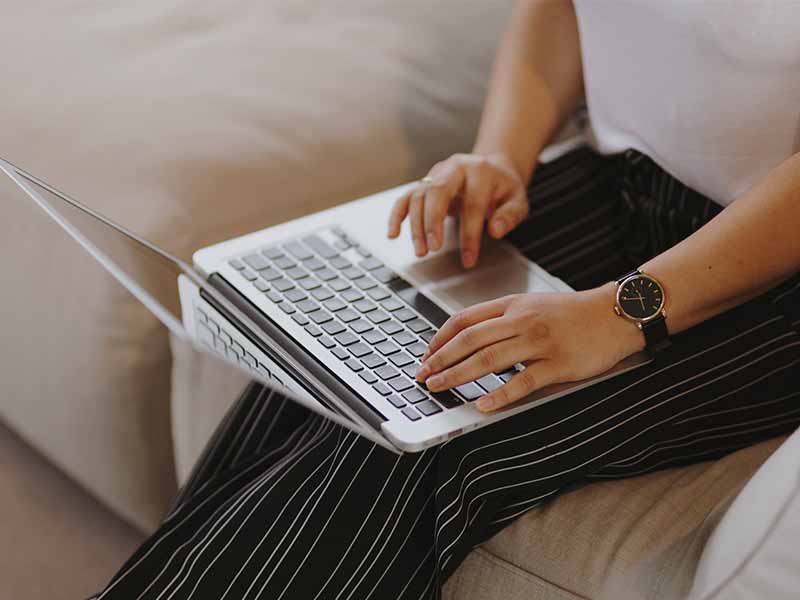 <?php echo esc_attr( get_the_title() ) ?>