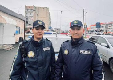 Полицейские Кокшетау помогли спасти ребенка: семья поблагодарила сотрудников за оперативность