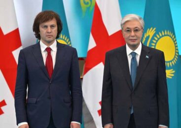 Қасым-Жомарт Тоқаев пен Ираклий Кобахидзе шағын құрамда келіссөз жүргізді
