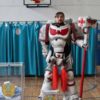 «Болашақтан келген қонақ»: Көкшетаудағы сайлау учаскесіне Warhammer әлемінің космодесантнигі келді
